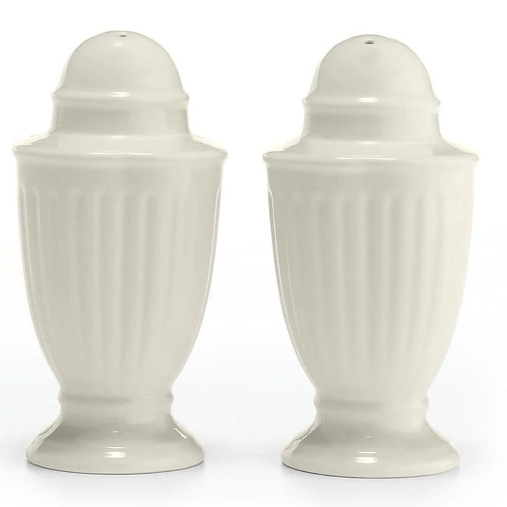 Mikasa Cream Ceramic salt 🧂 & pepper 🌶️ shakers set Italian Countryside - Picture 10 of 11